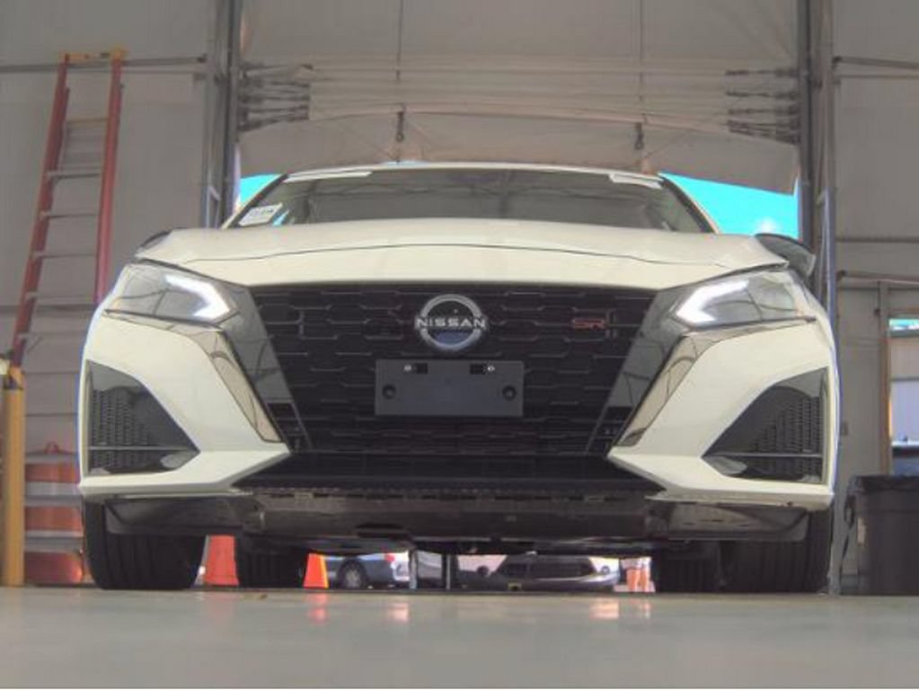 Used 2024 Nissan Altima 2.5 SR FWD image 3