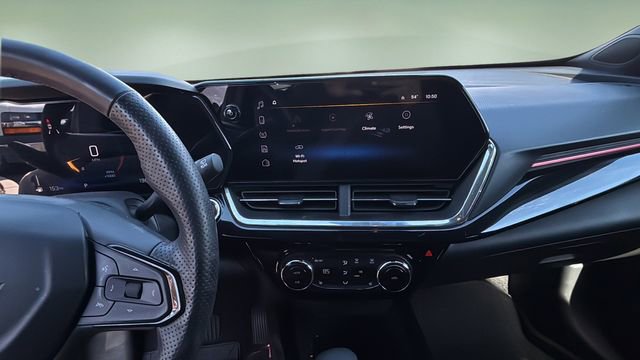 Certified 2024 Chevrolet Trax RS w/ Driver Confidence Package image 9