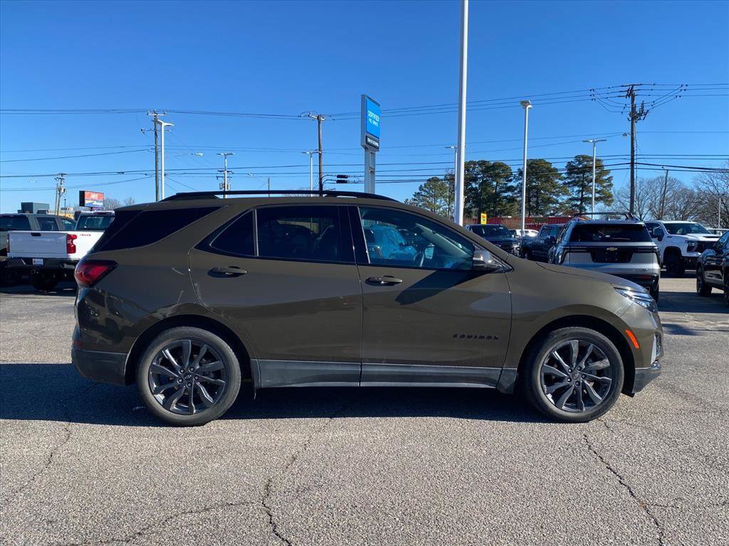 Used 2023 Chevrolet Equinox RS w/ RS Leather Package image 2