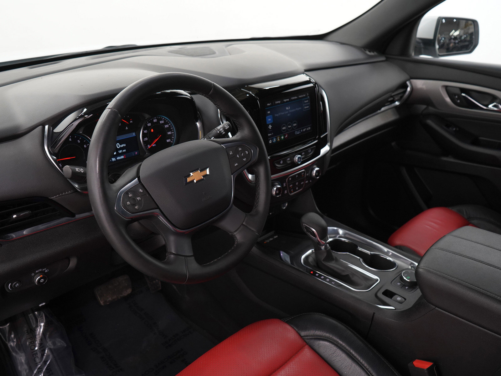 Used 2024 Chevrolet Traverse LT w/ Rear Camera Mirror Package image 28