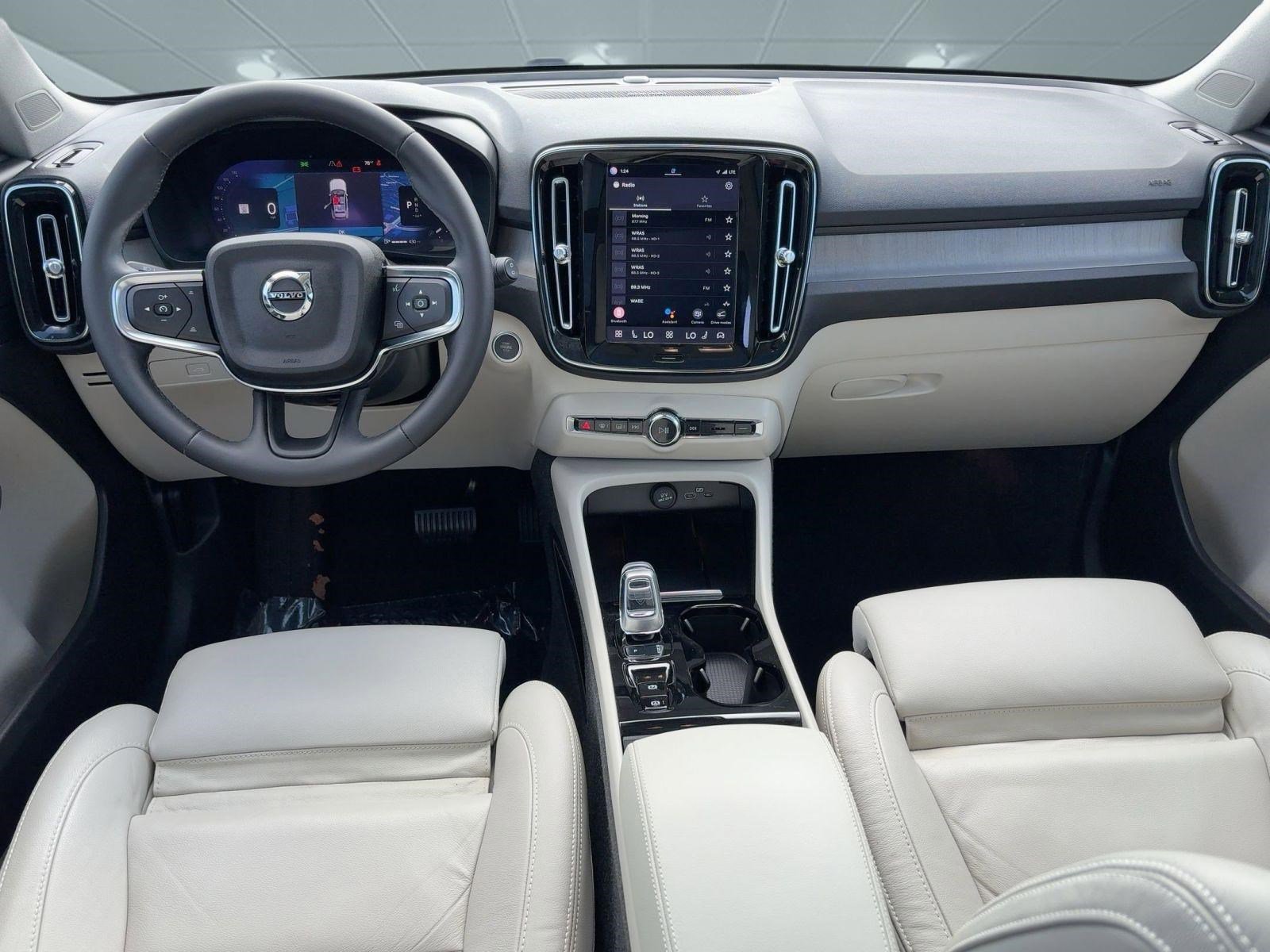 Used 2023 Volvo XC40 B5 Plus w/ Protection Package Premier image 15