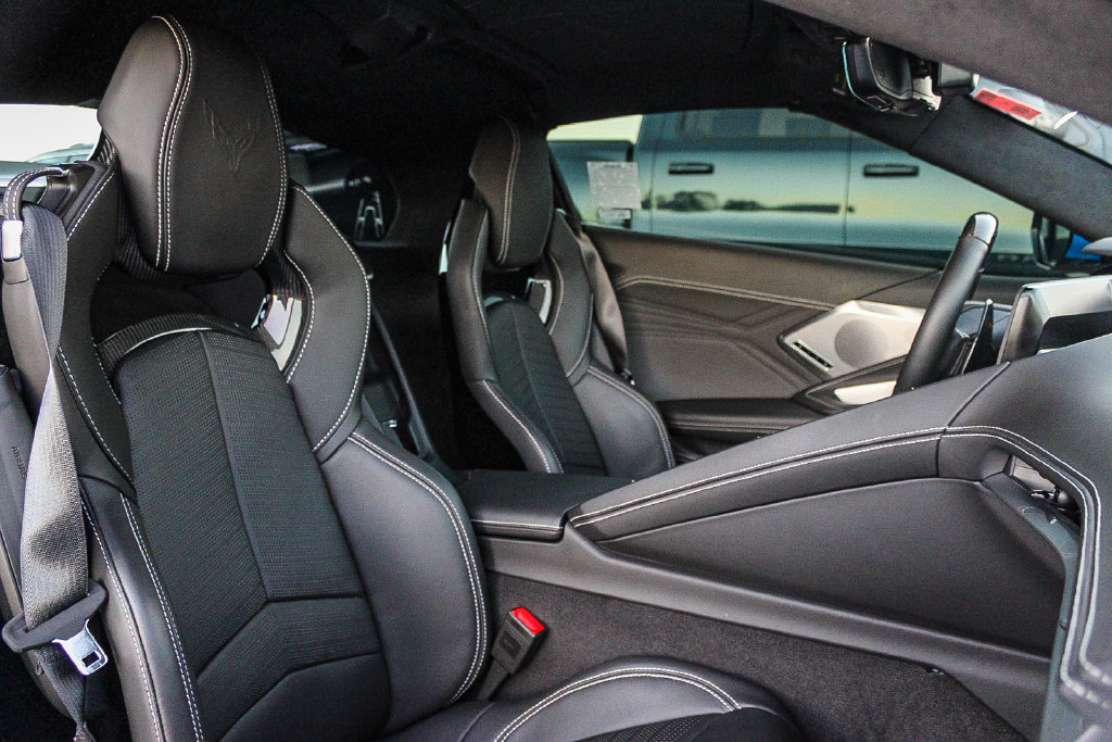 Used 2024 Chevrolet Corvette Z06 RWD image 17