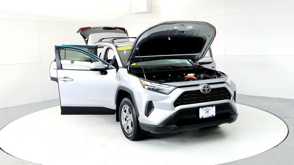 Used 2025 Toyota RAV4 XLE w/ Convenience Package AWD/4WD image 9