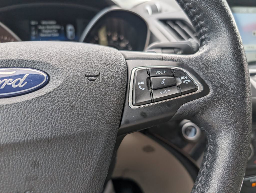 Used 2017 Ford Escape Titanium image 21