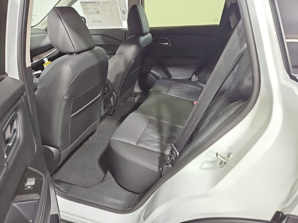 New 2025 Nissan Rogue Platinum w/ Platinum Premium Package image 25