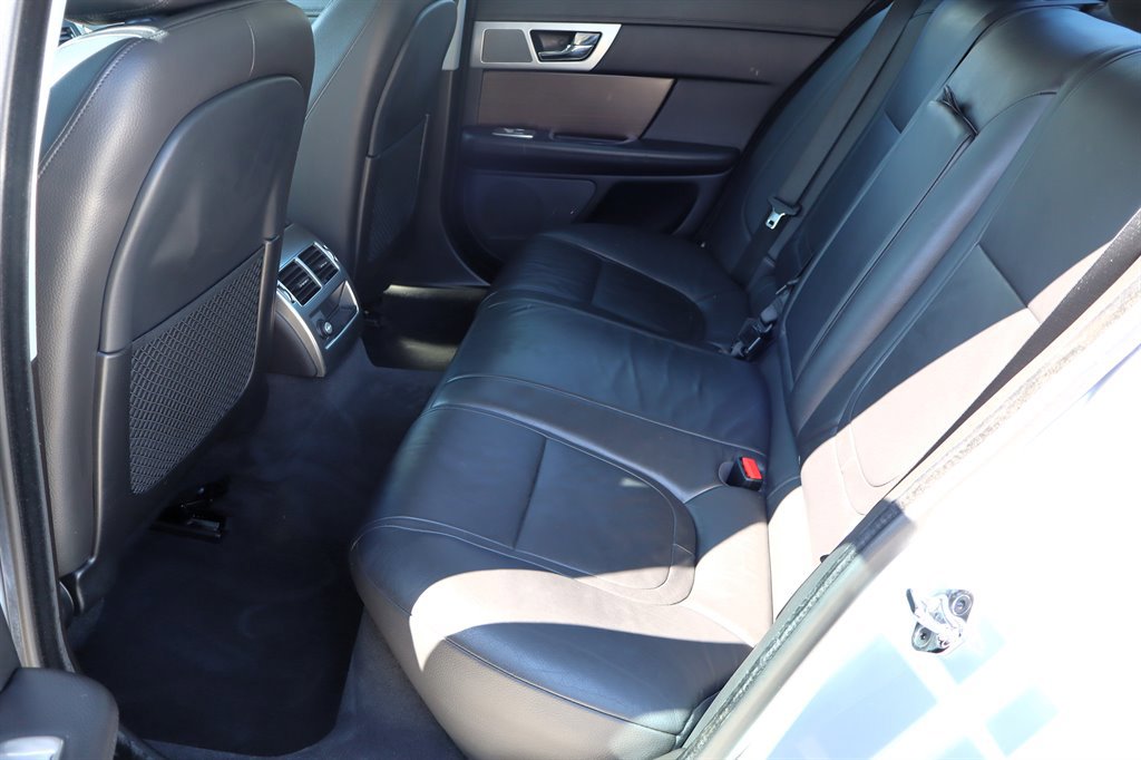 Used 2012 Jaguar XF RWD image 20