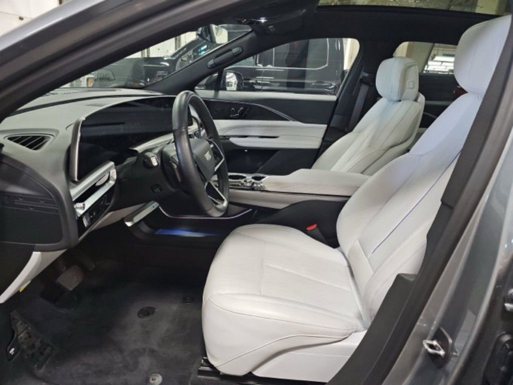 Used 2024 Cadillac Lyriq Luxury w/ LPO, Floor Liner Package image 8