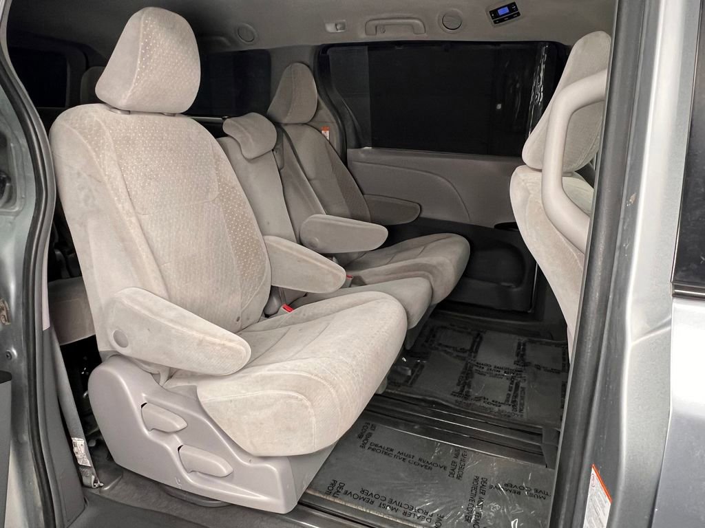 Used 2019 Toyota Sienna LE FWD image 26