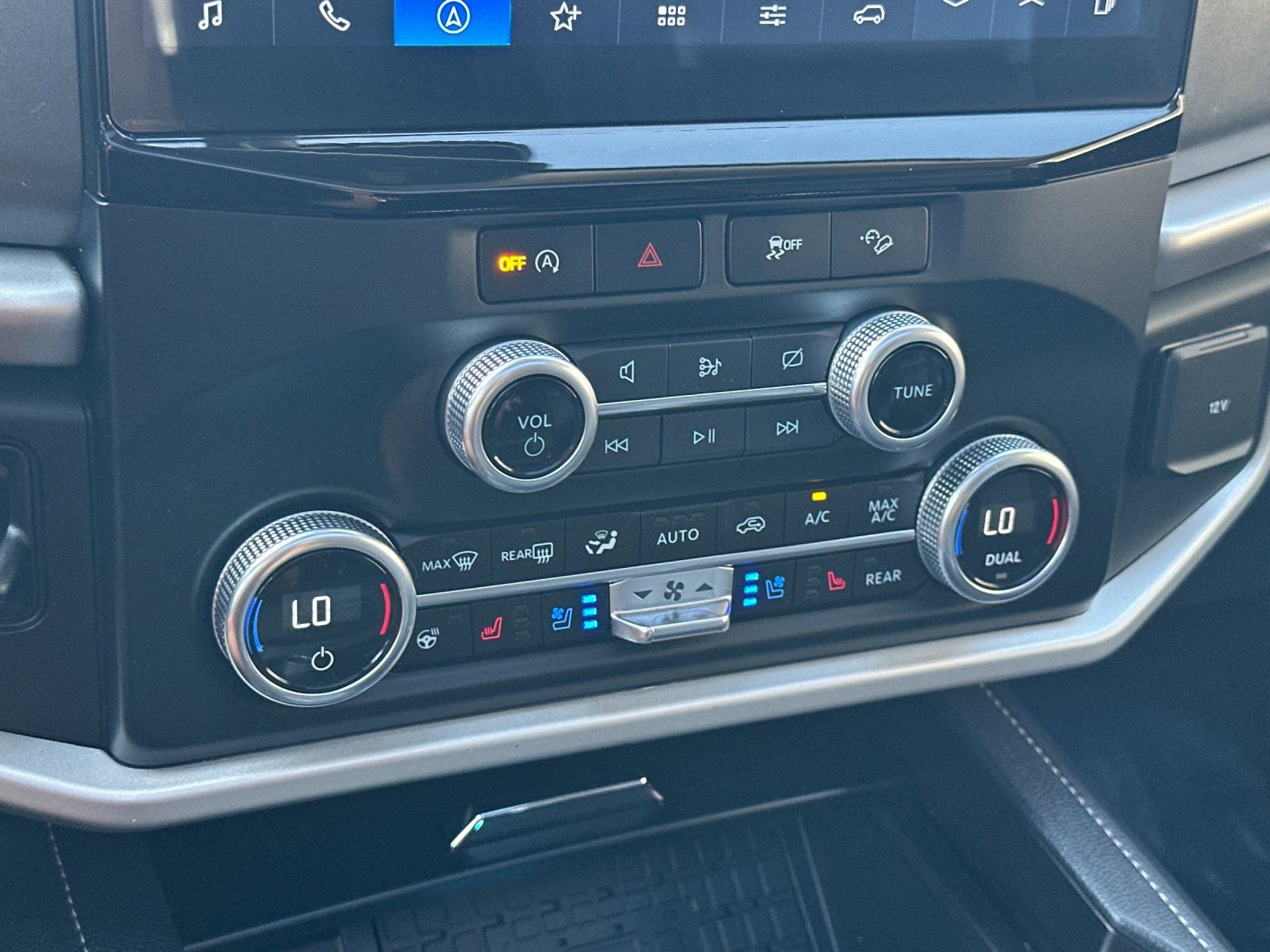 Used 2024 Ford Expedition XLT image 24