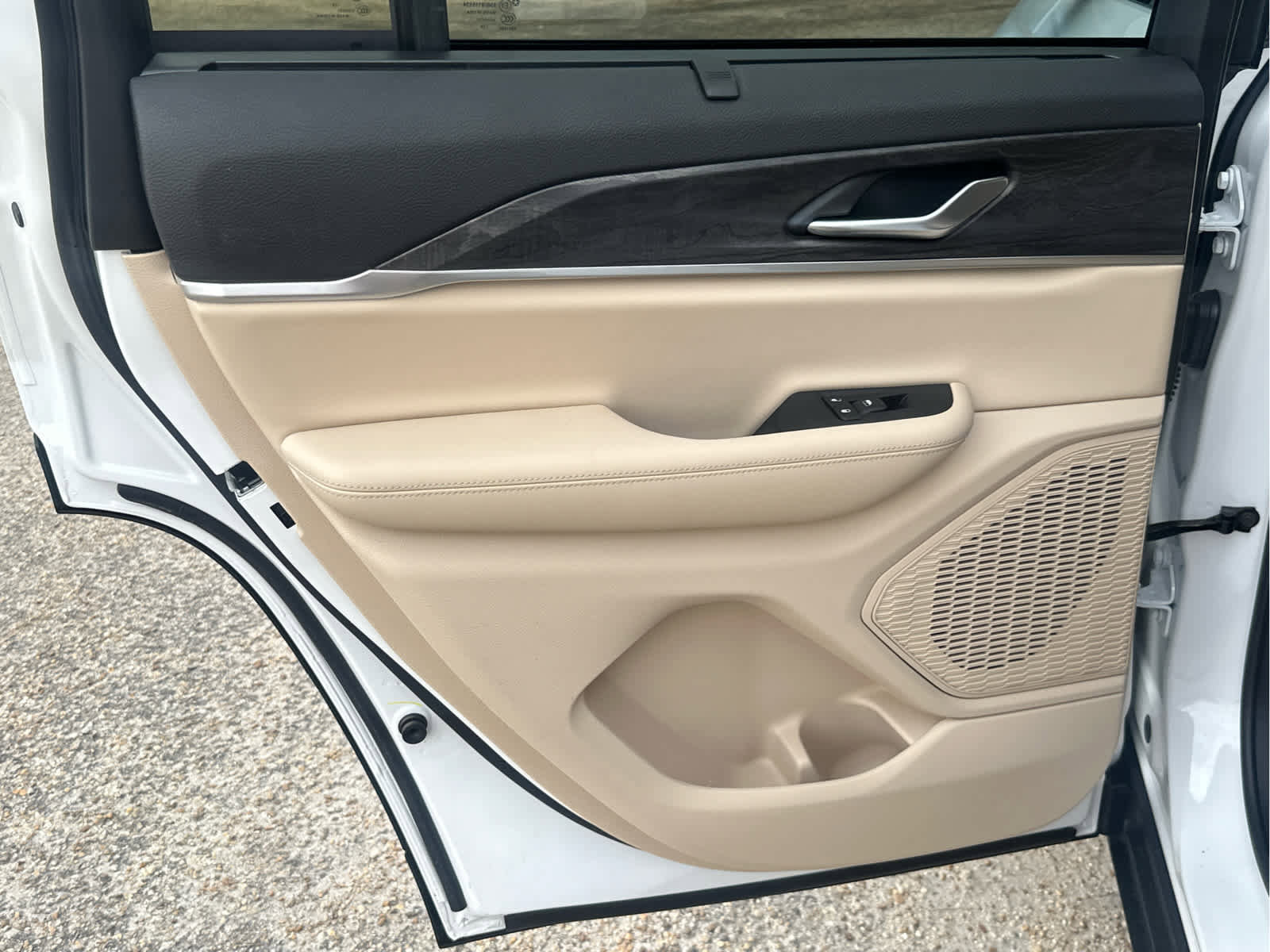 New 2025 Jeep Grand Cherokee Limited w/ Luxury Tech Group II image 59