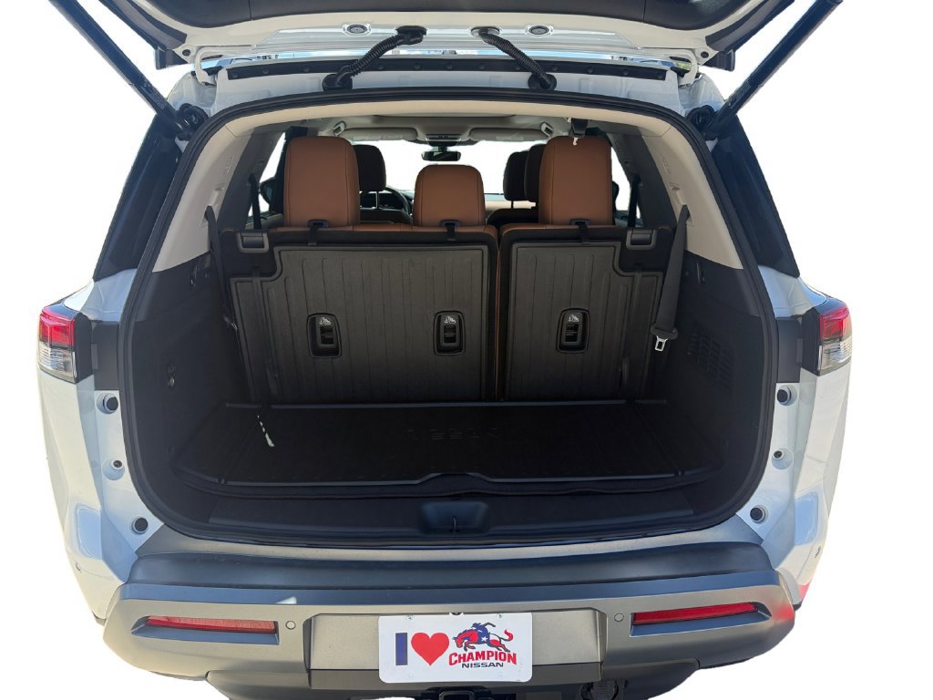 New 2026 Nissan Pathfinder Platinum FWD image 18