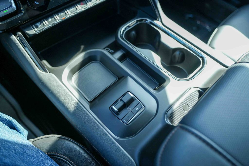 Used 2025 GMC Sierra 2500 AT4 w/ AT4 Premium Plus Package AWD/4WD image 34