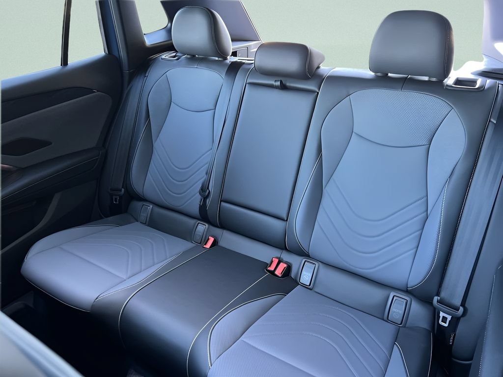 New 2026 Volkswagen Tiguan SE R-Line FWD image 23