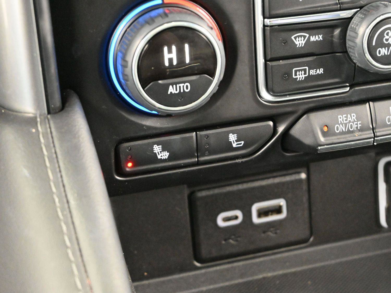 Used 2023 Chevrolet Tahoe Z71 w/ Luxury Package AWD/4WD image 29