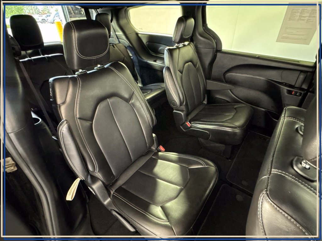 Certified 2025 Chrysler Pacifica Select FWD image 37