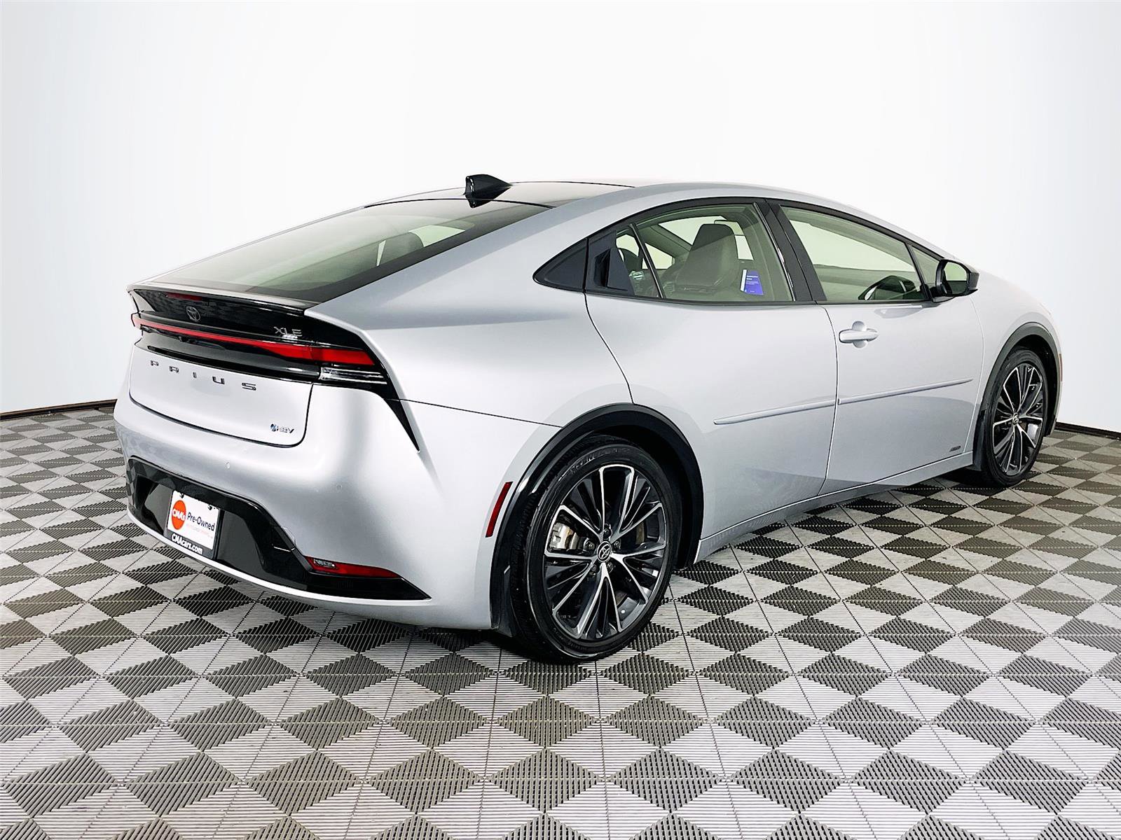 Used 2024 Toyota Prius XLE image 9