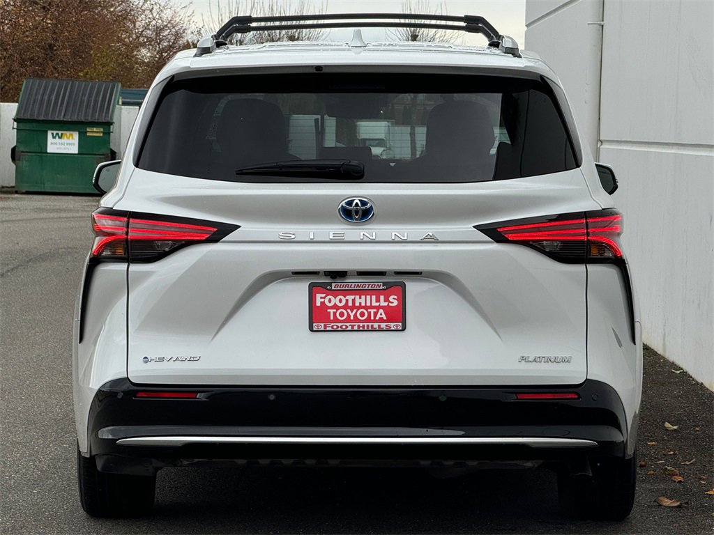 Certified 2025 Toyota Sienna Platinum image 6