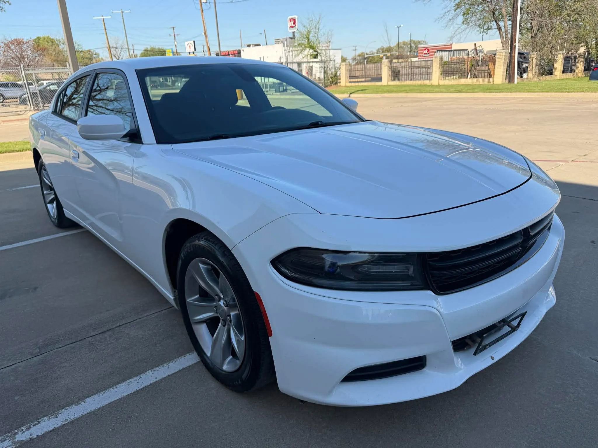 Used 2016 Dodge Charger SXT image 3