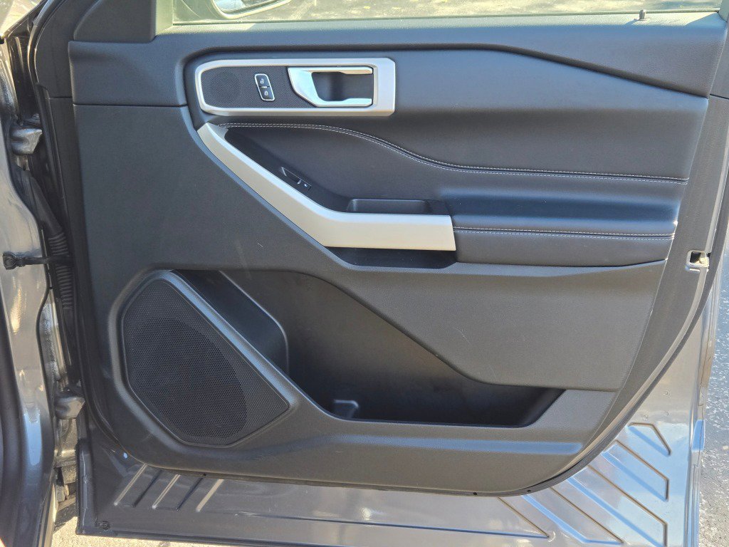 Used 2024 Ford Explorer XLT w/ Equipment Group 202A RWD image 6