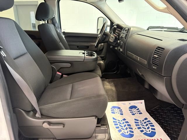 Used 2011 GMC Sierra 3500 SLE w/ SLE Preferred Package AWD/4WD image 11