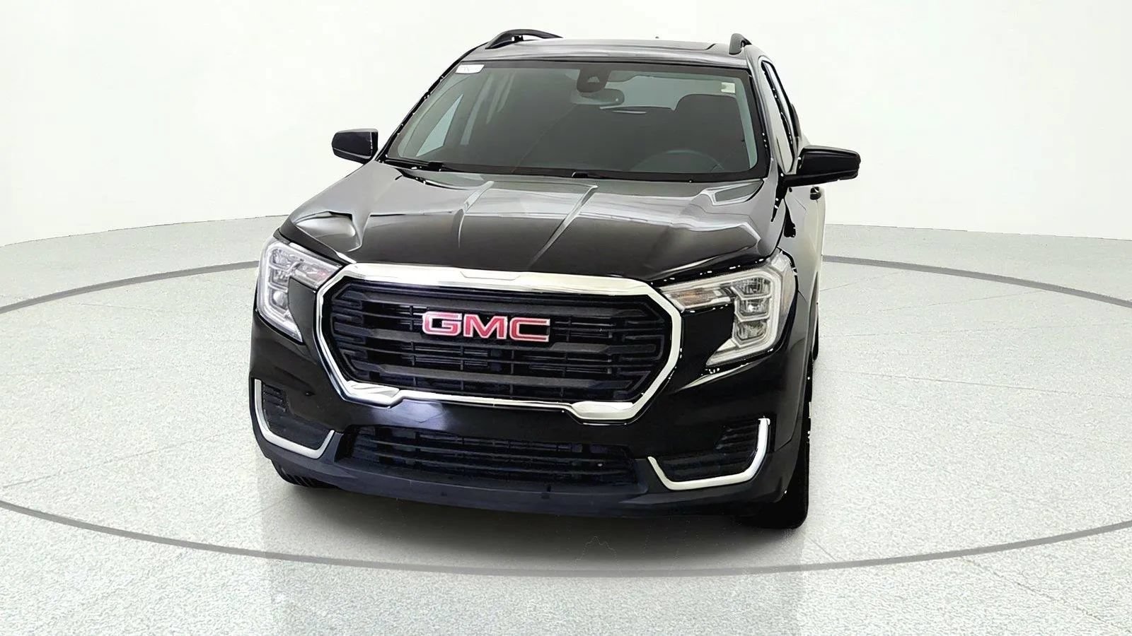 Used 2023 GMC Terrain SLE w/ Driver Convenience Package FWD image 2