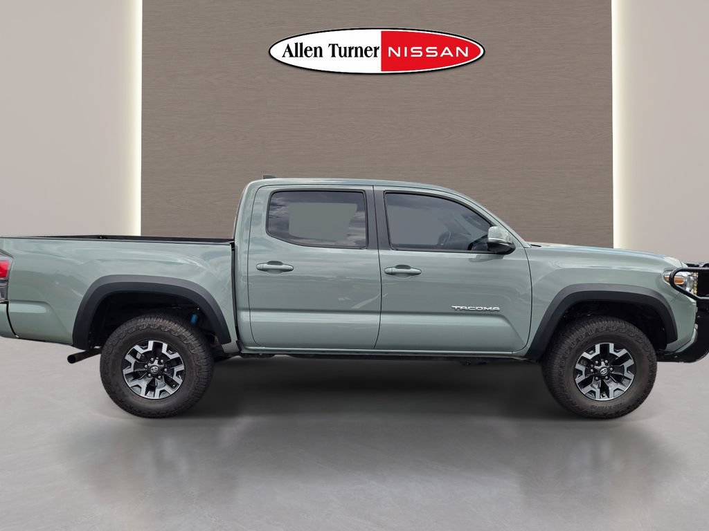 Used 2022 Toyota Tacoma TRD Off-Road w/ Technology Package AWD/4WD image 6
