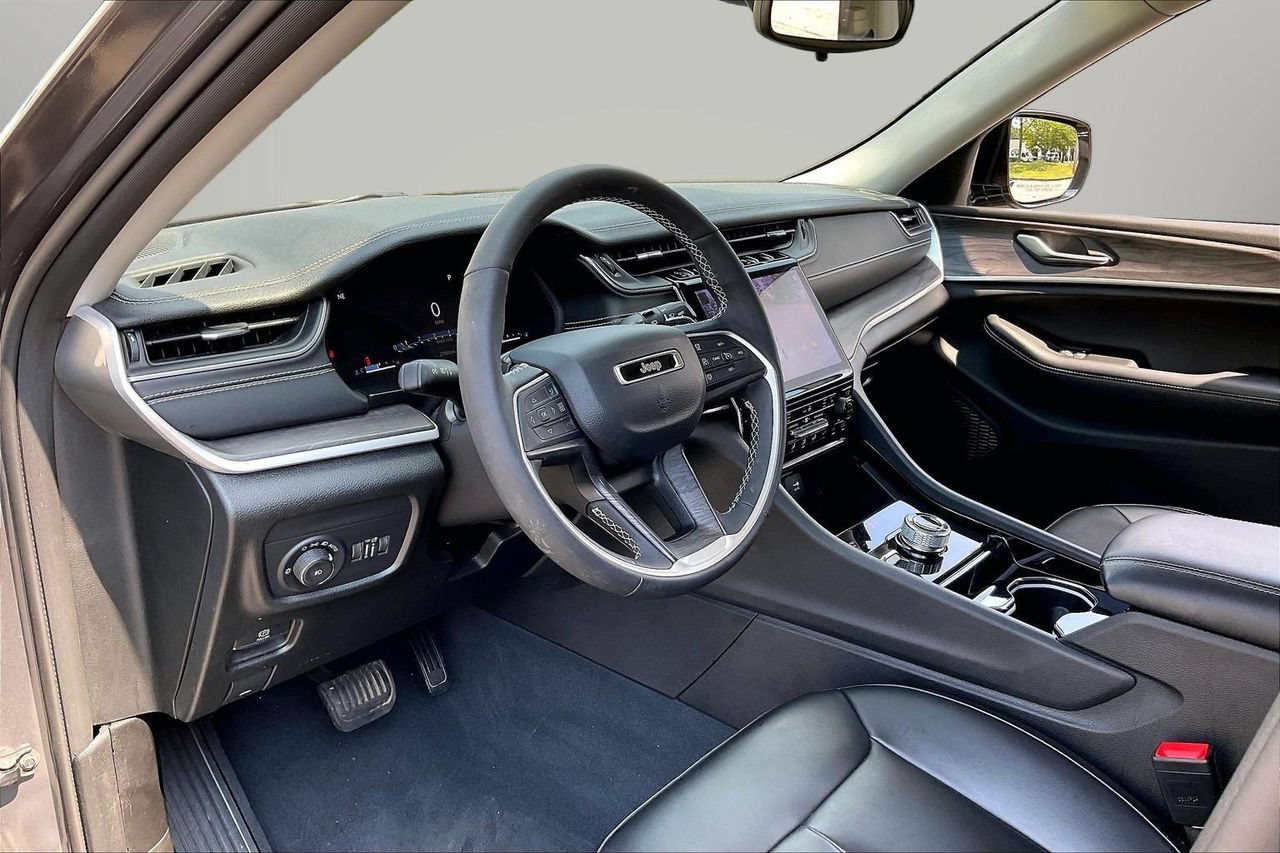 Certified 2023 Jeep Grand Cherokee Limited w/ Black Appearance Package AWD/4WD image 20