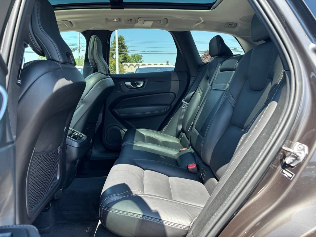 Used 2022 Volvo XC60 B5 Inscription w/ Advanced Package AWD/4WD image 21