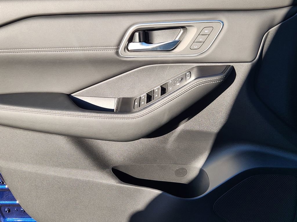 New 2026 Nissan Rogue Platinum w/ Platinum Premium Package image 16