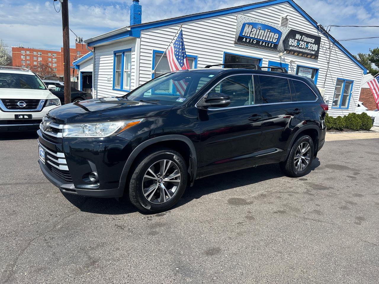Used 2017 Toyota Highlander LE w/ Protection Package #3 image 4