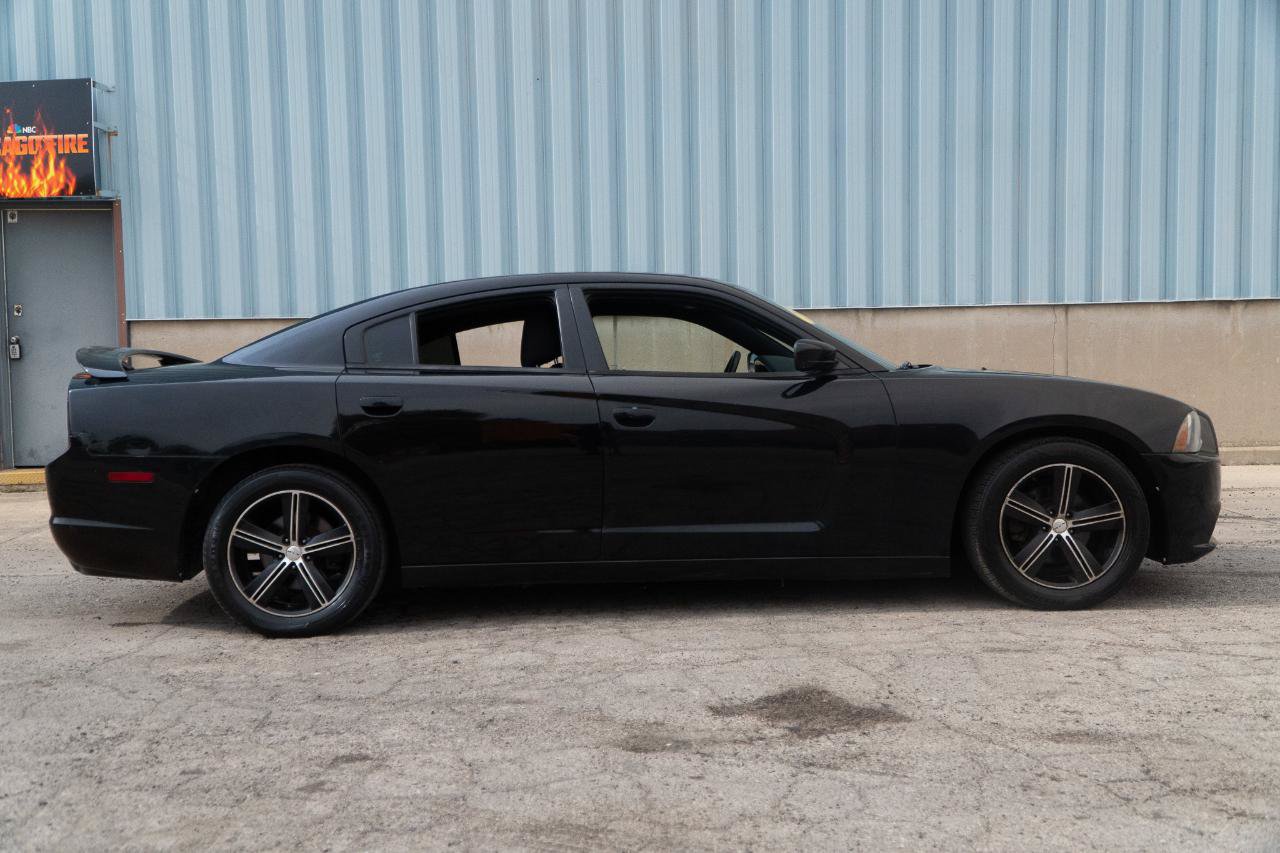 Used 2013 Dodge Charger SE RWD image 10