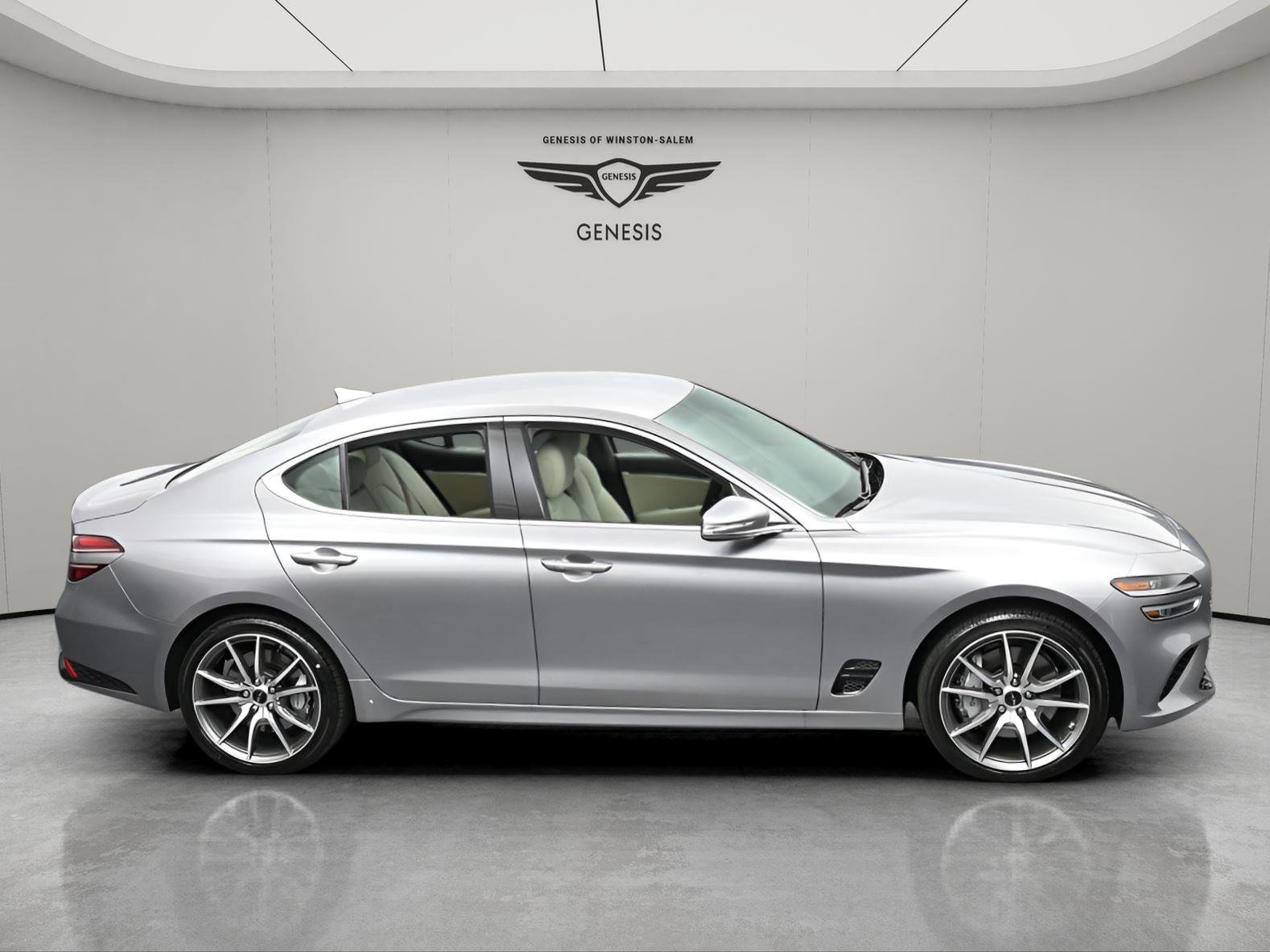 Used 2026 Genesis G70 2.5T image 7