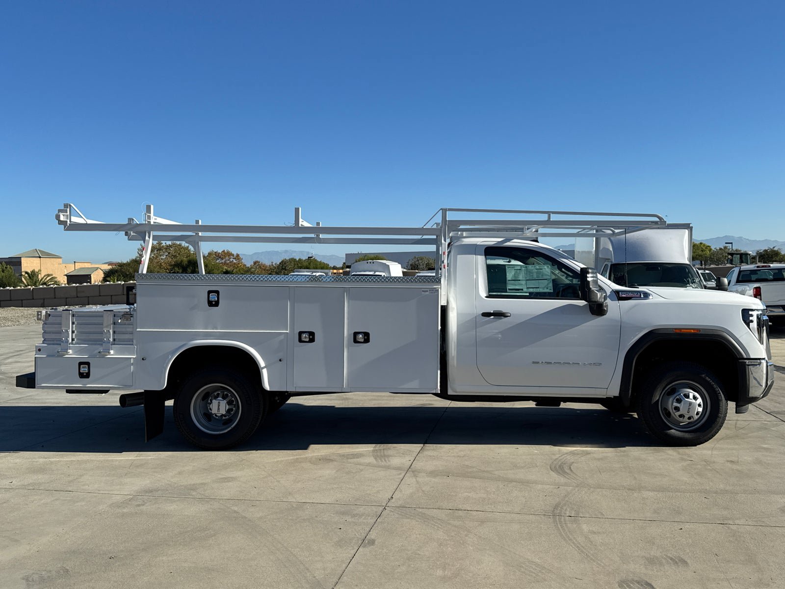 New 2025 GMC Sierra 3500 Pro w/ Fleet Convenience Package AWD/4WD image 7