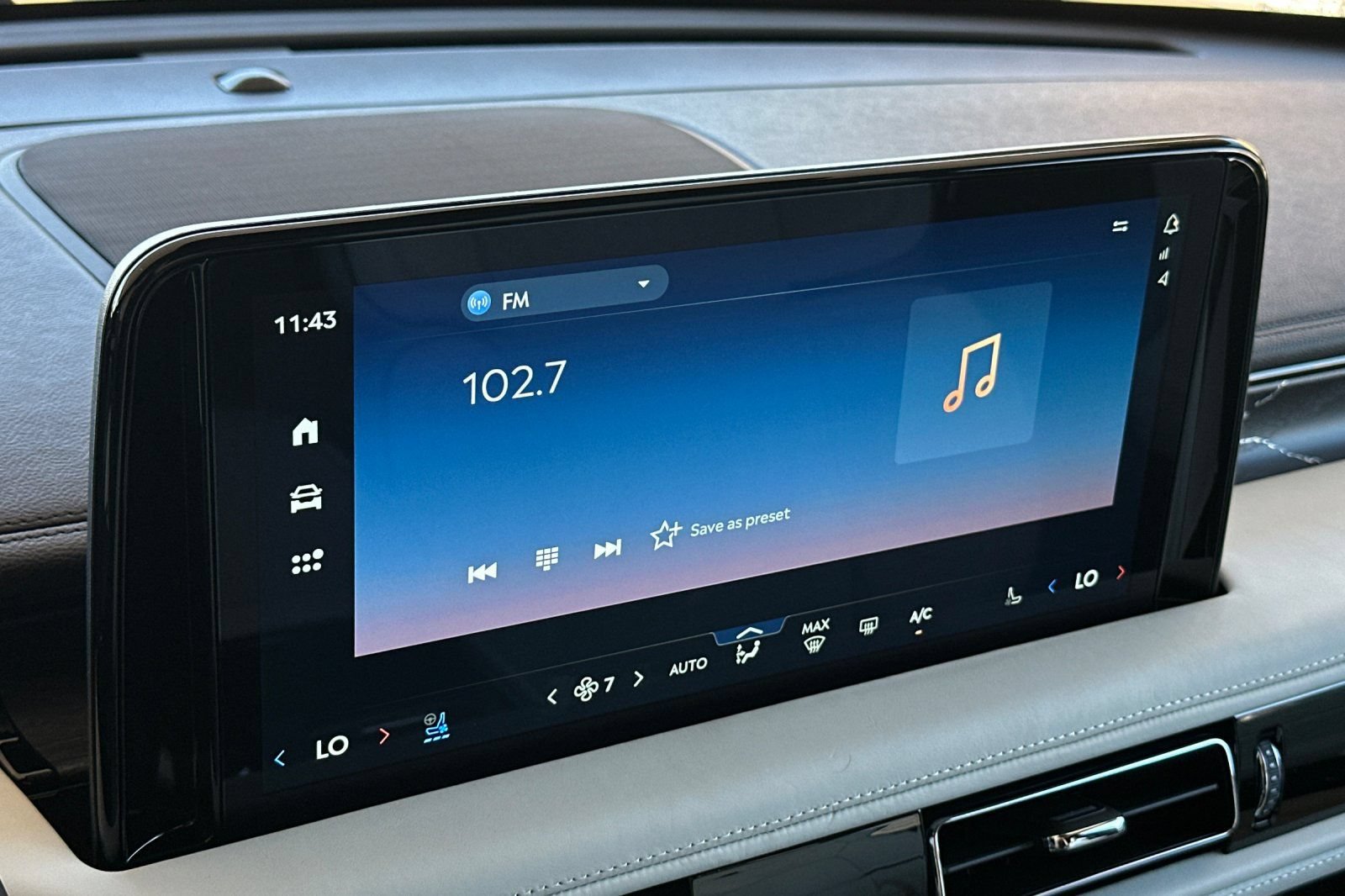 New 2026 Lincoln Aviator Black Label w/ Jet Appearance Package AWD/4WD image 18