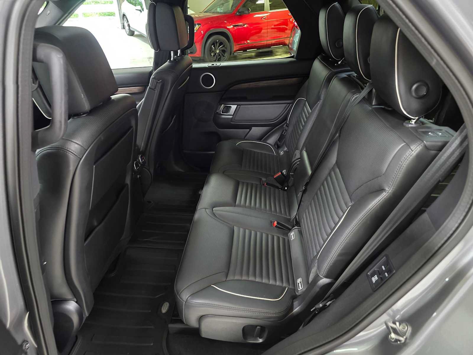 Used 2020 Land Rover Discovery HSE Luxury AWD/4WD image 16