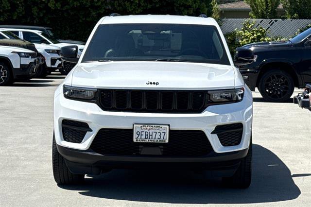 Used 2023 Jeep Grand Cherokee Altitude AWD/4WD image 8