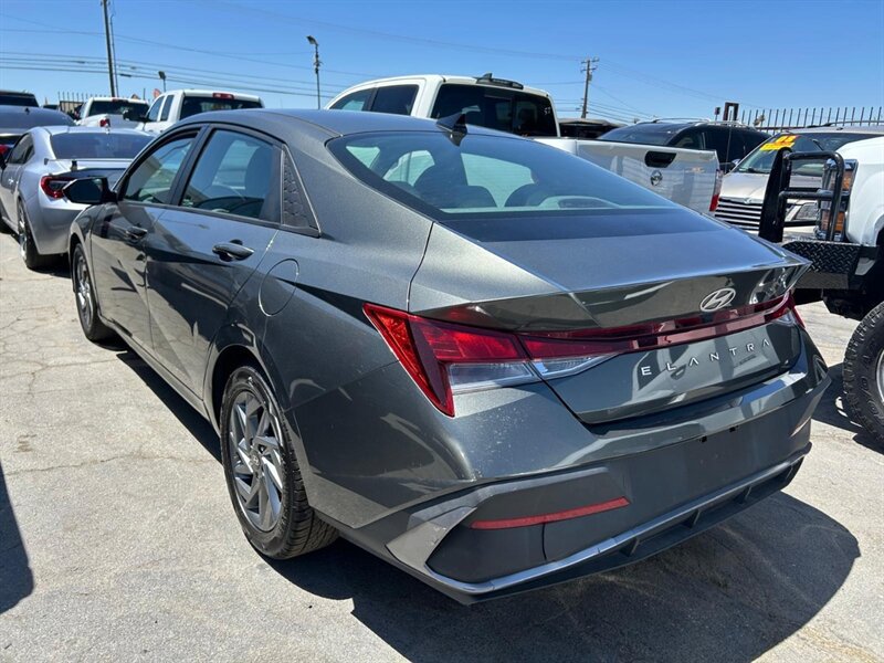 Used 2024 Hyundai Elantra SEL FWD image 3