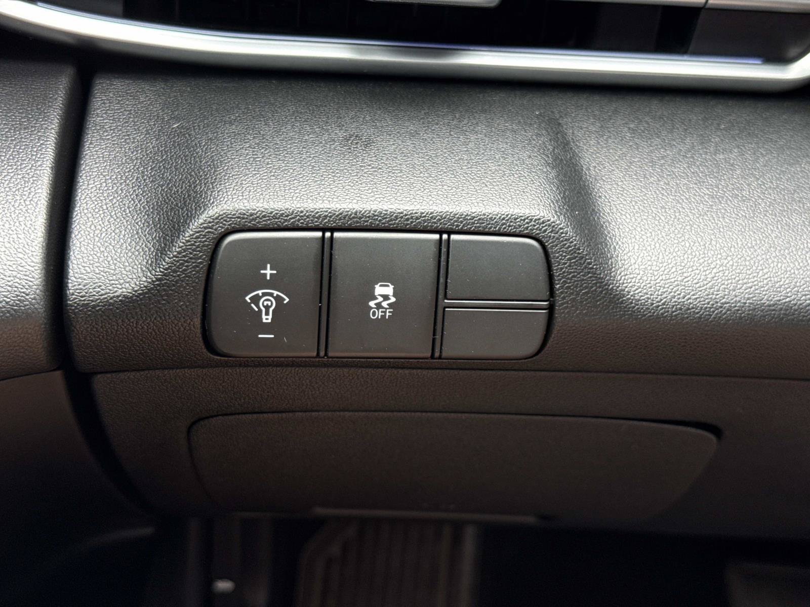 Used 2024 Hyundai Elantra SEL FWD image 19