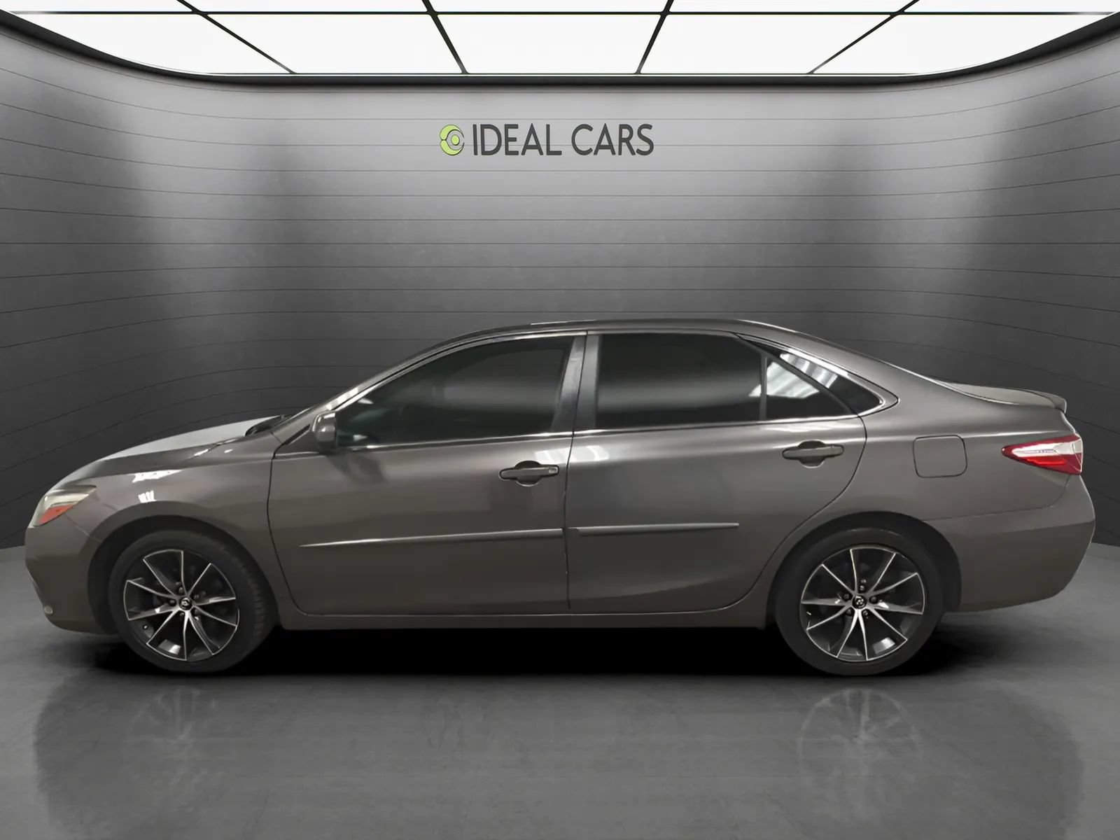 Used 2017 Toyota Camry XSE w/ Moonroof Package FWD image 8