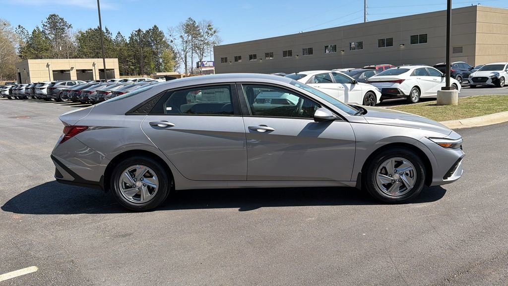 New 2026 Hyundai Elantra SE image 4