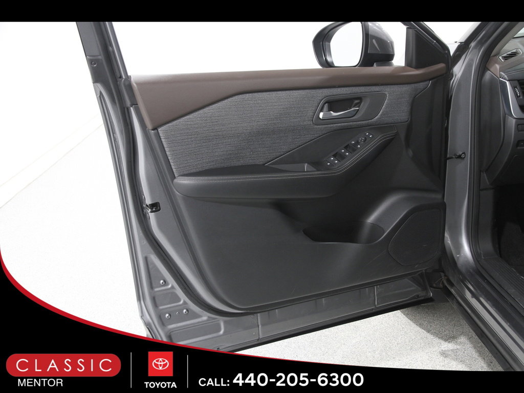 Used 2023 Nissan Rogue SV image 4