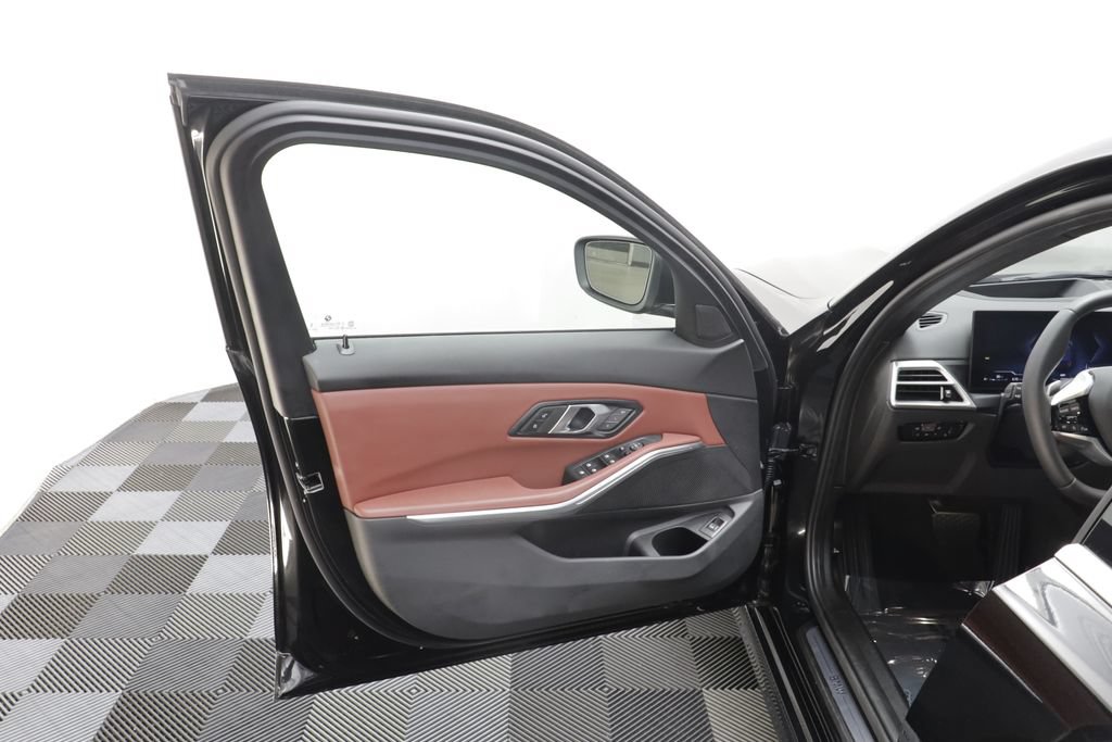 Used 2025 BMW 330i xDrive Sedan AWD/4WD image 5