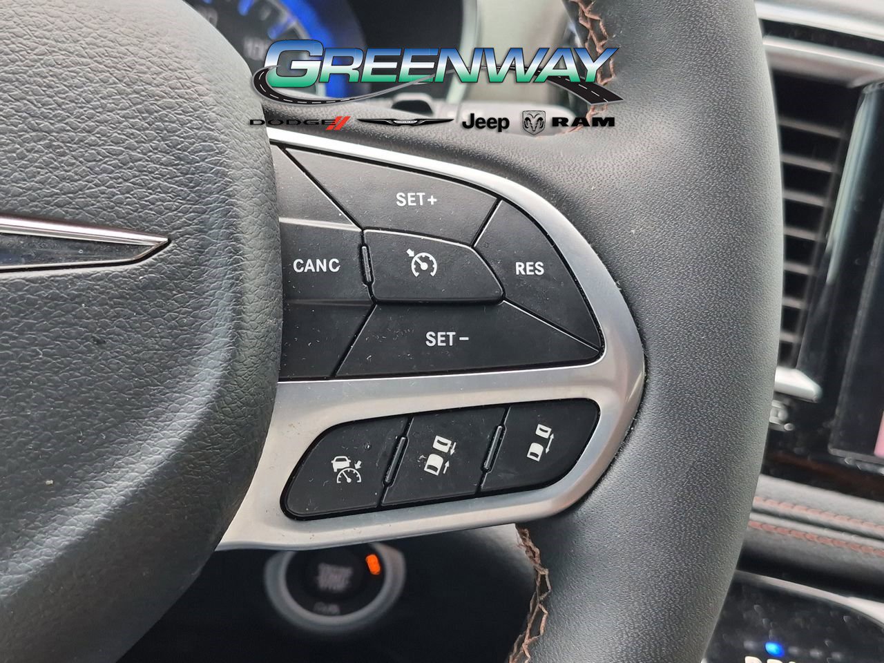 Used 2024 Chrysler Pacifica Pinnacle FWD image 28