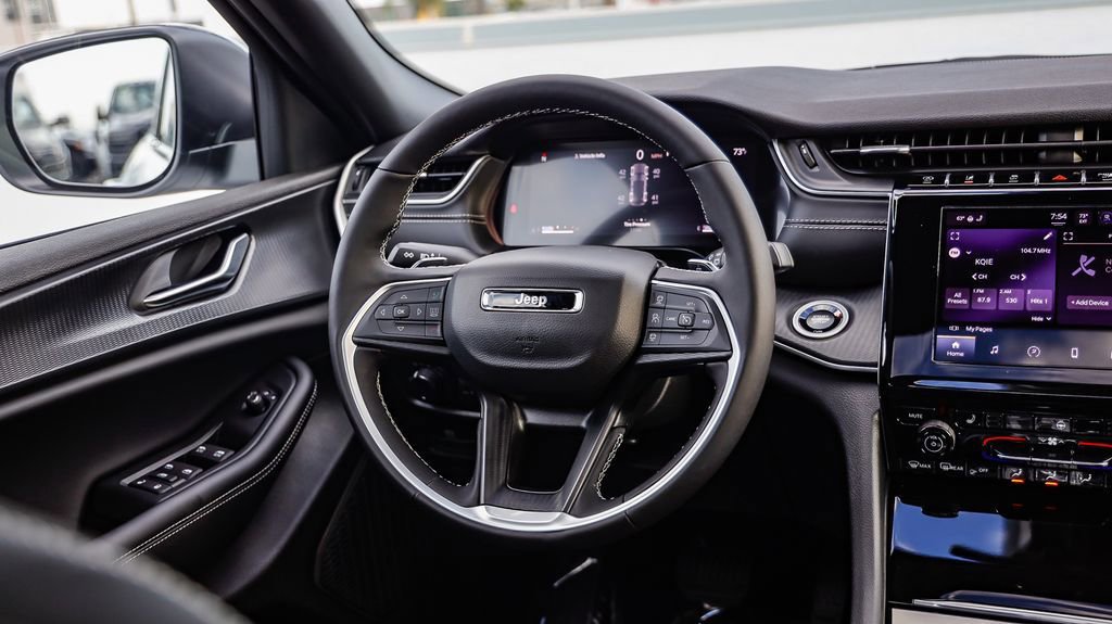 New 2025 Jeep Grand Cherokee Laredo X w/ Luxury Tech Group I image 16