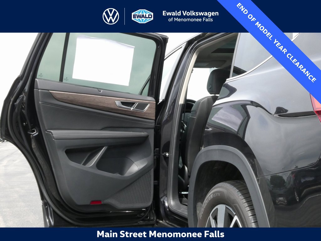 Certified 2025 Volkswagen Atlas SEL image 43