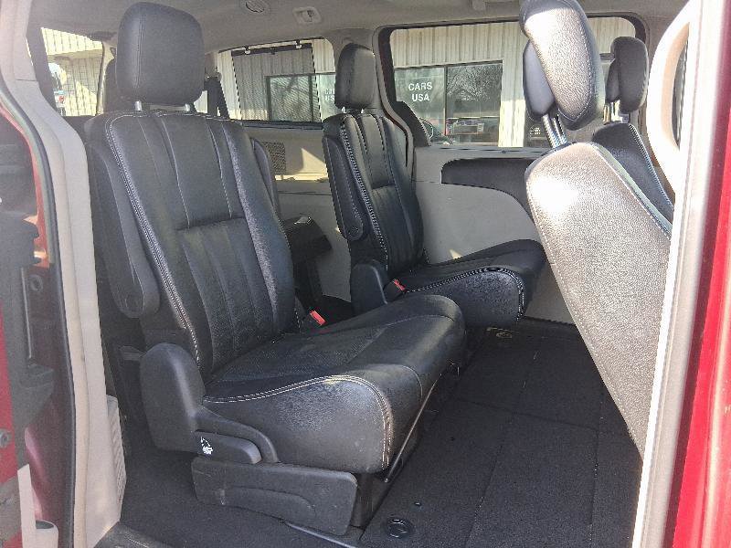 Used 2015 Chrysler Town & Country Touring-L w/ Driver Convenience Group image 21