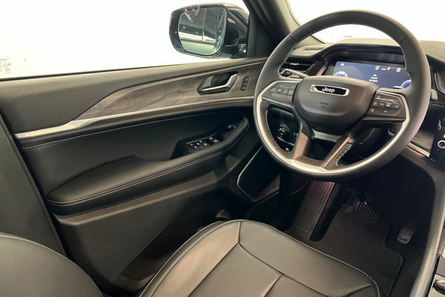 New 2026 Jeep Grand Cherokee Limited AWD/4WD image 11