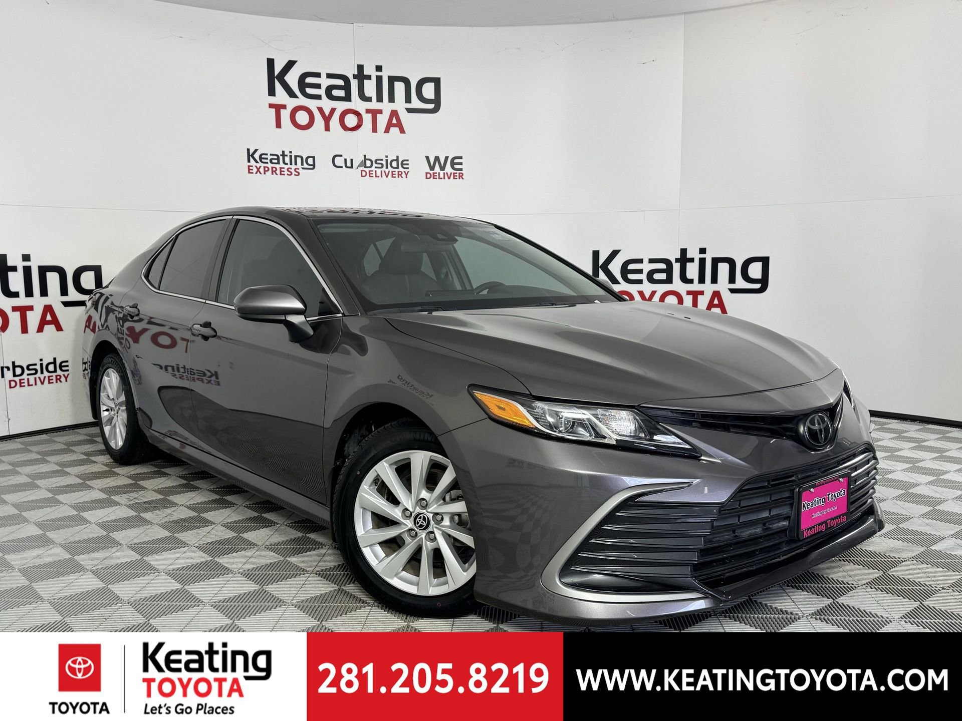Used 2022 Toyota Camry LE image 2