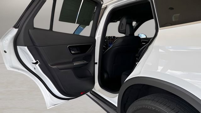 Used 2024 Mercedes-Benz GLC 300 4MATIC image 32