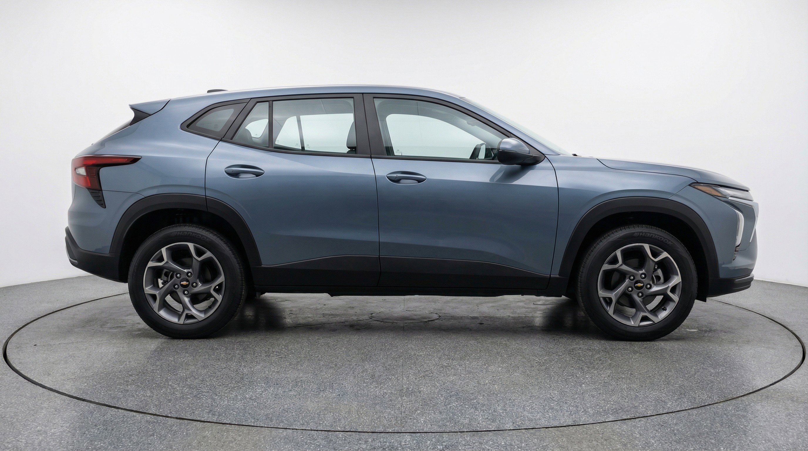 Used 2025 Chevrolet Trax LT FWD image 11